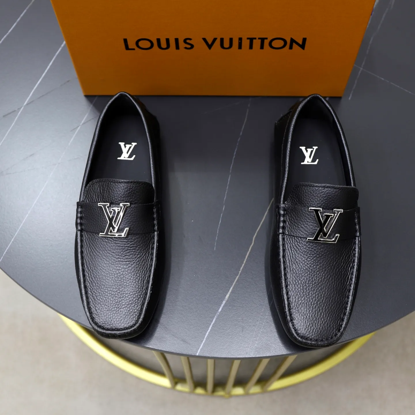 Ex-factory price: 480💰【LV】Louis Vuitton ⚠️High-end men’s driving and pedal series ⚠️38-44 (customized for 45) ⚠️All original cowhide leather! Thick and soft! Made entirely of calfskin lining! Rubber sheet anti-slip beanie sole! Three-dimensional package technology! Fashionable and classic! Handicrafts! Original high quality! Feel free to compare!